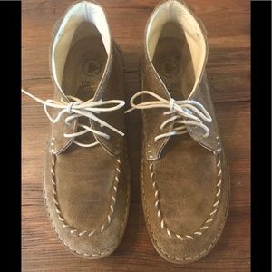 El Naturalista Men’s Suede Chukka Boot